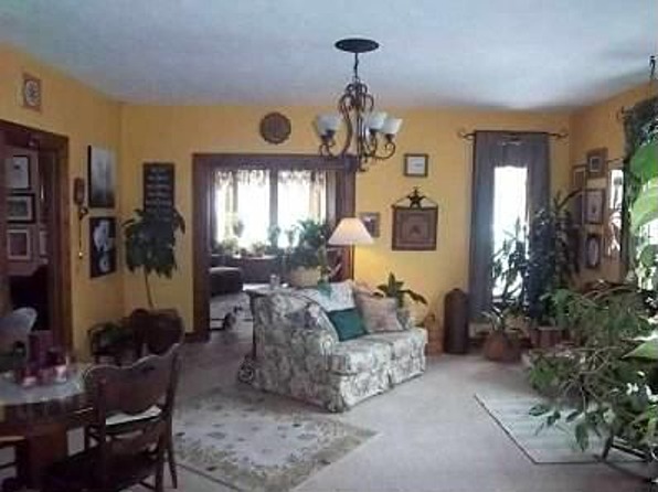 Still another room with not much to see. Not even original lighting.
