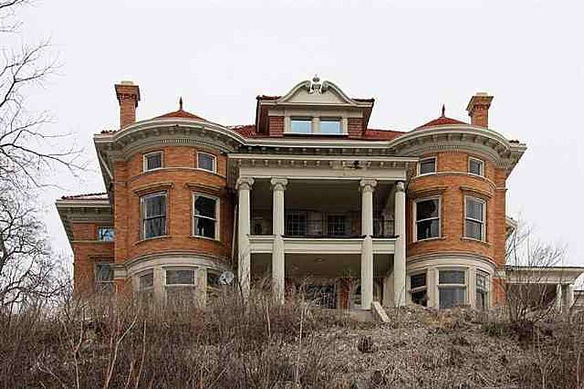 1901 Davenport, IA 299,000 Old House Dreams