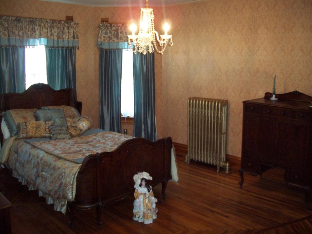 1885 Queen Anne Curwensville, PA Old House Dreams