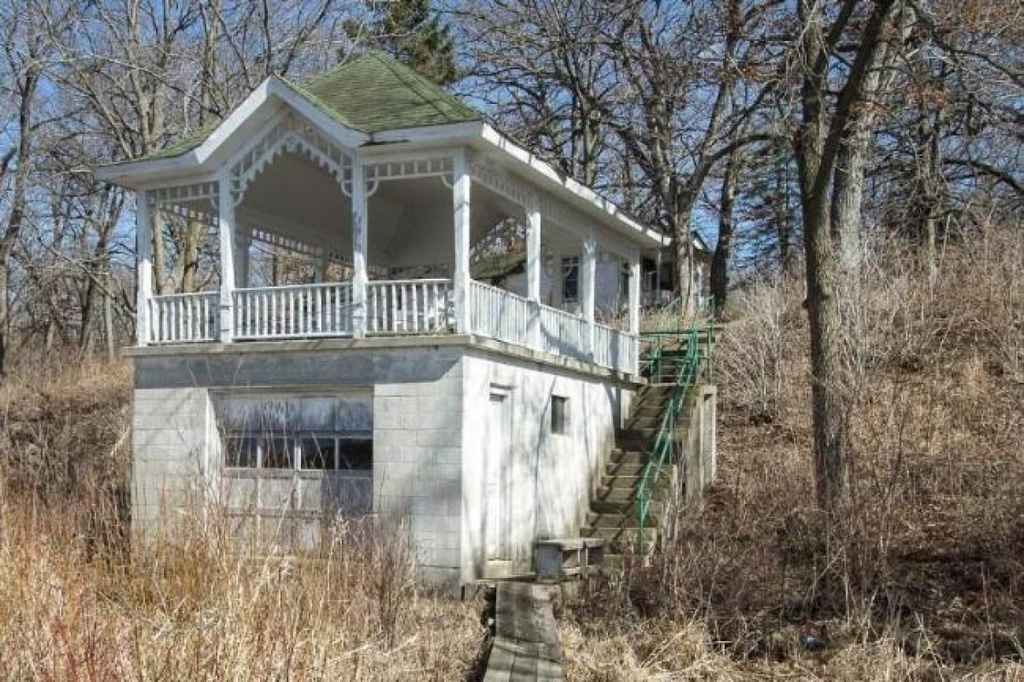 c. 1880 Queen Anne Salem, WI (The Amityville Horror) Old House Dreams