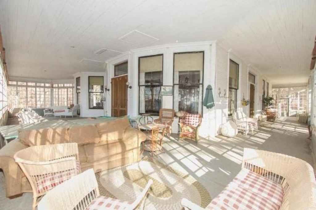 c. 1880 Queen Anne Salem, WI (The Amityville Horror) Old House Dreams