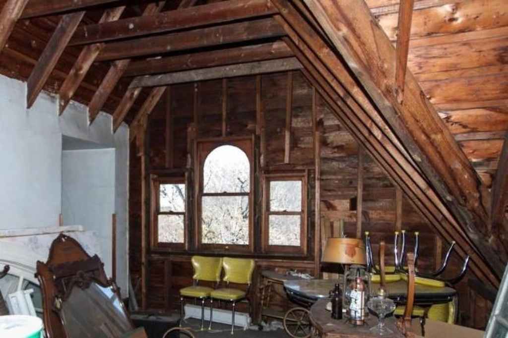 c. 1880 Queen Anne Salem, WI (The Amityville Horror) Old House Dreams