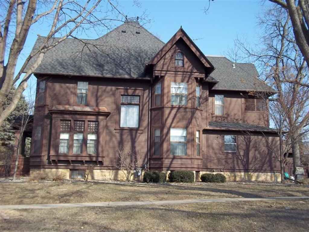 c. 1900 Queen Anne Le Mars, IA F. Barber) Old House Dreams
