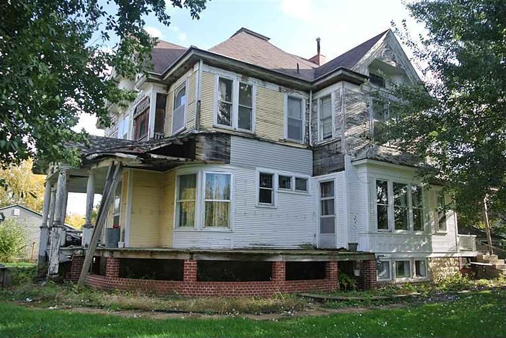 1899 Queen Anne Alden, IA Old House Dreams