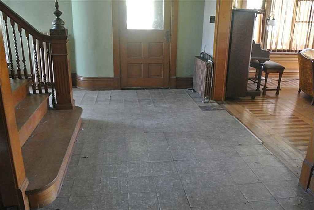 1899 Queen Anne Alden, IA Old House Dreams