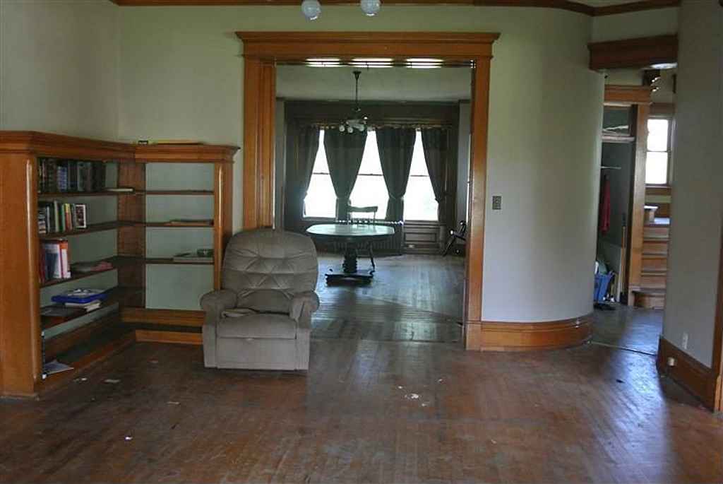 1899 Queen Anne Alden, IA Old House Dreams