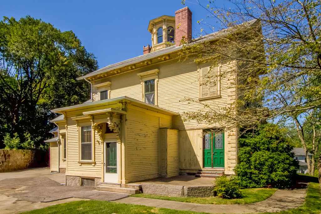 c. 1870 Italianate West Warwick, RI Old House Dreams