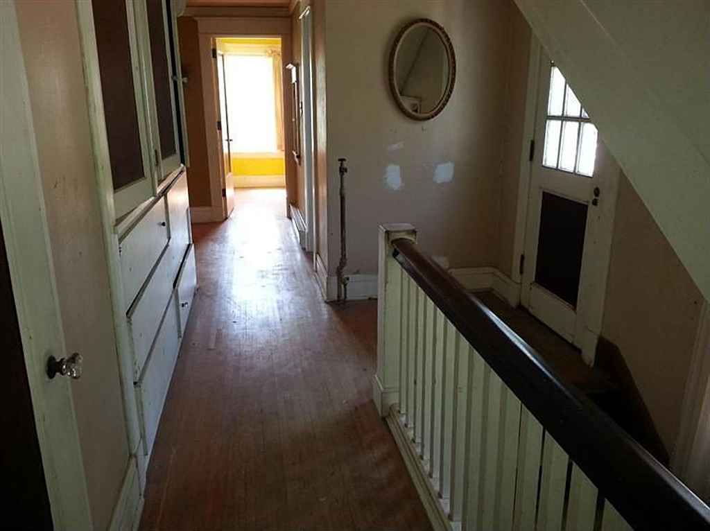 c. 1910 Classical Revival Battle Creek, IA Old House Dreams