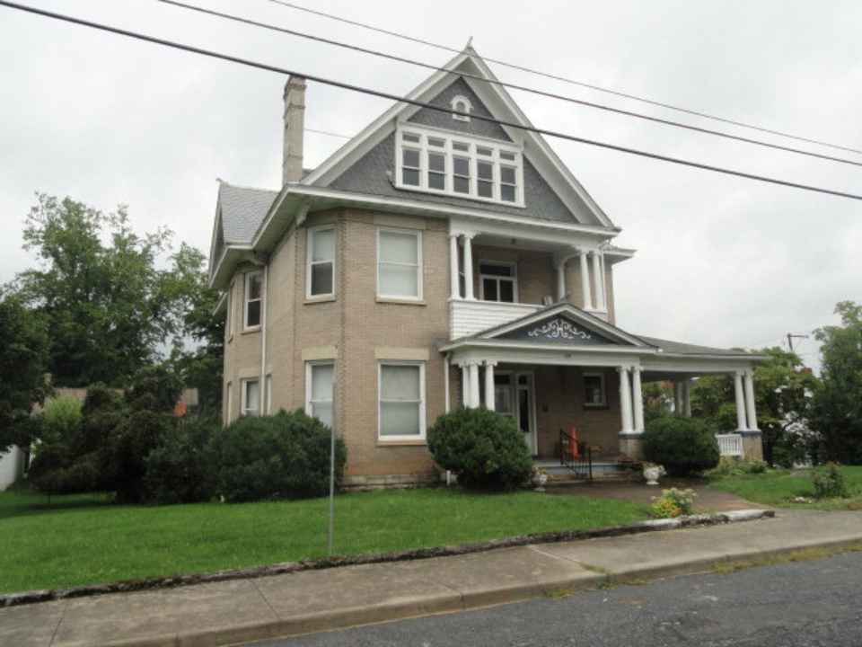 1908 Queen Anne Marion, VA F. Barber) Old House Dreams