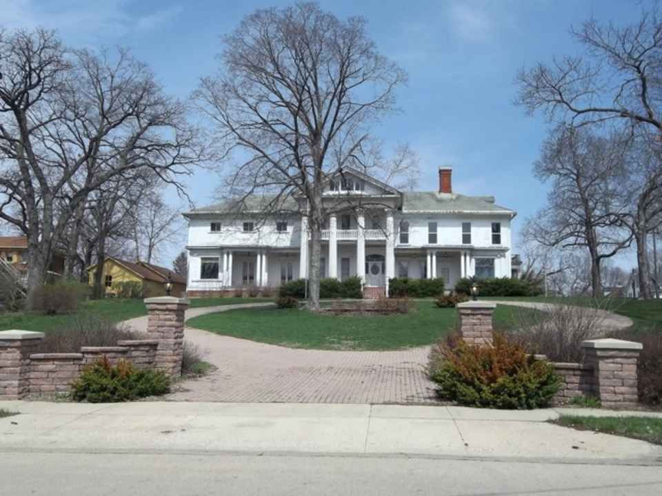 Dixon, IL Old House Dreams