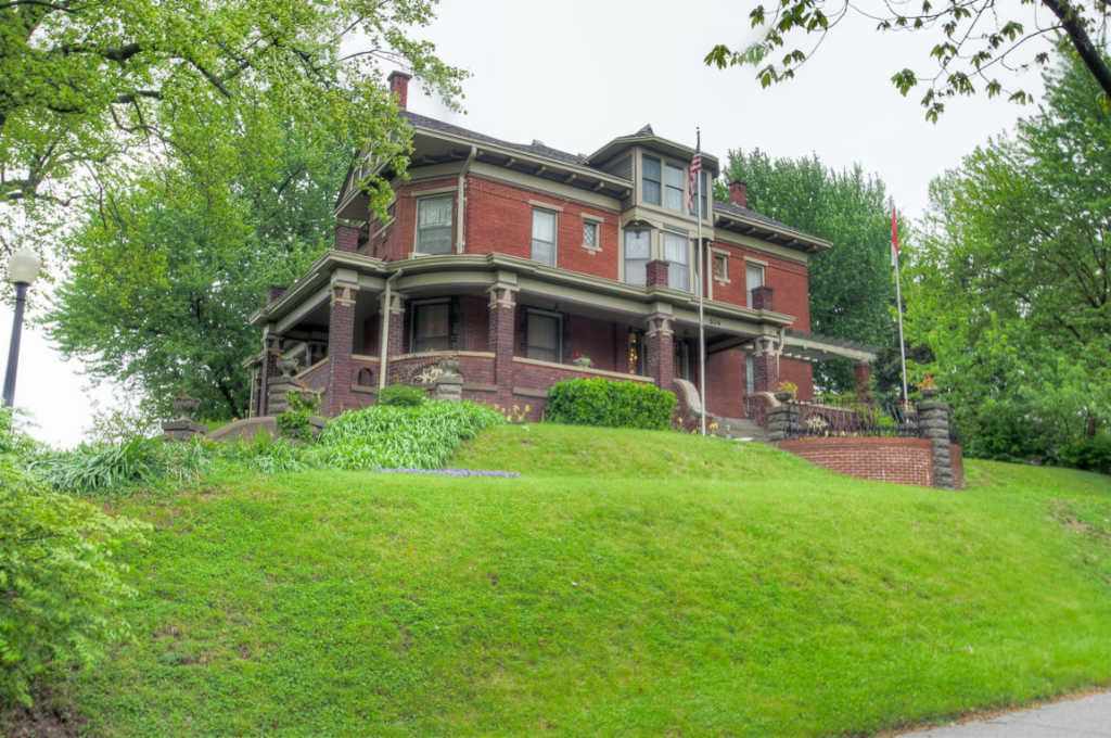 1895 Saint Joseph, MO Old House Dreams
