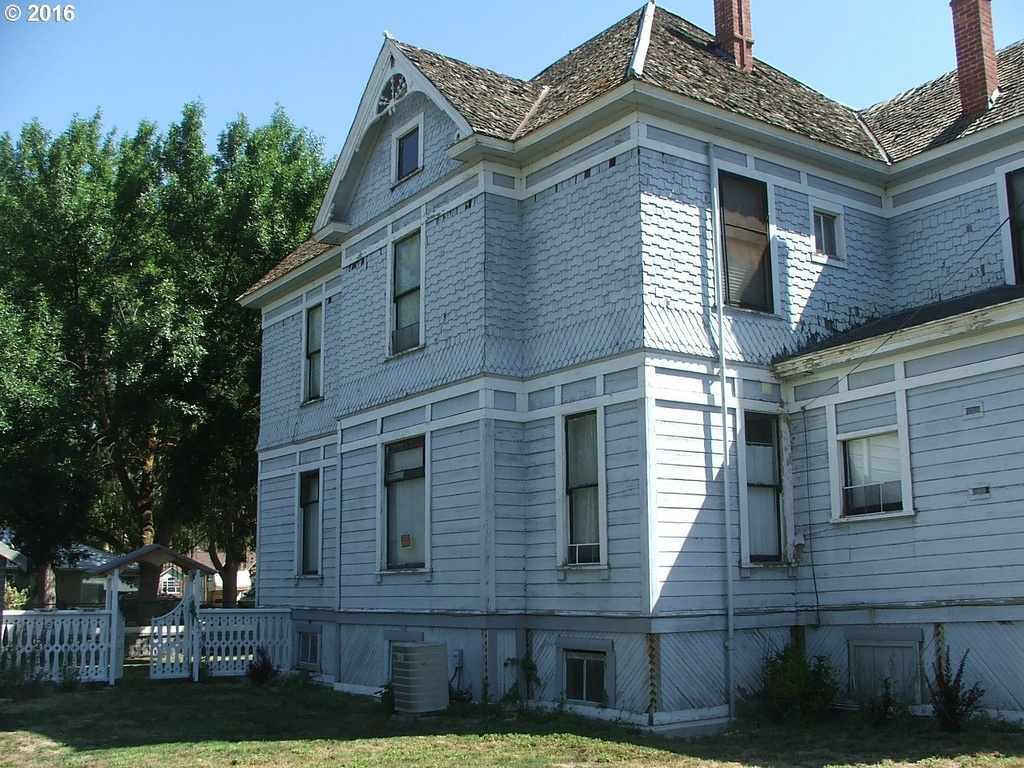 1902 Queen Anne Ione, OR Old House Dreams