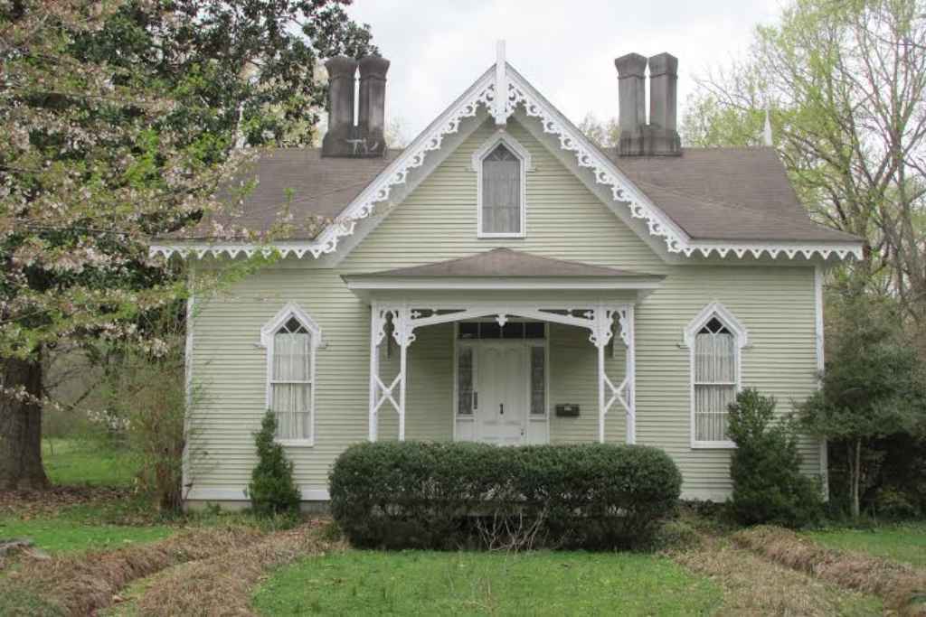 1869 Gothic Revival Bolivar, TN Old House Dreams