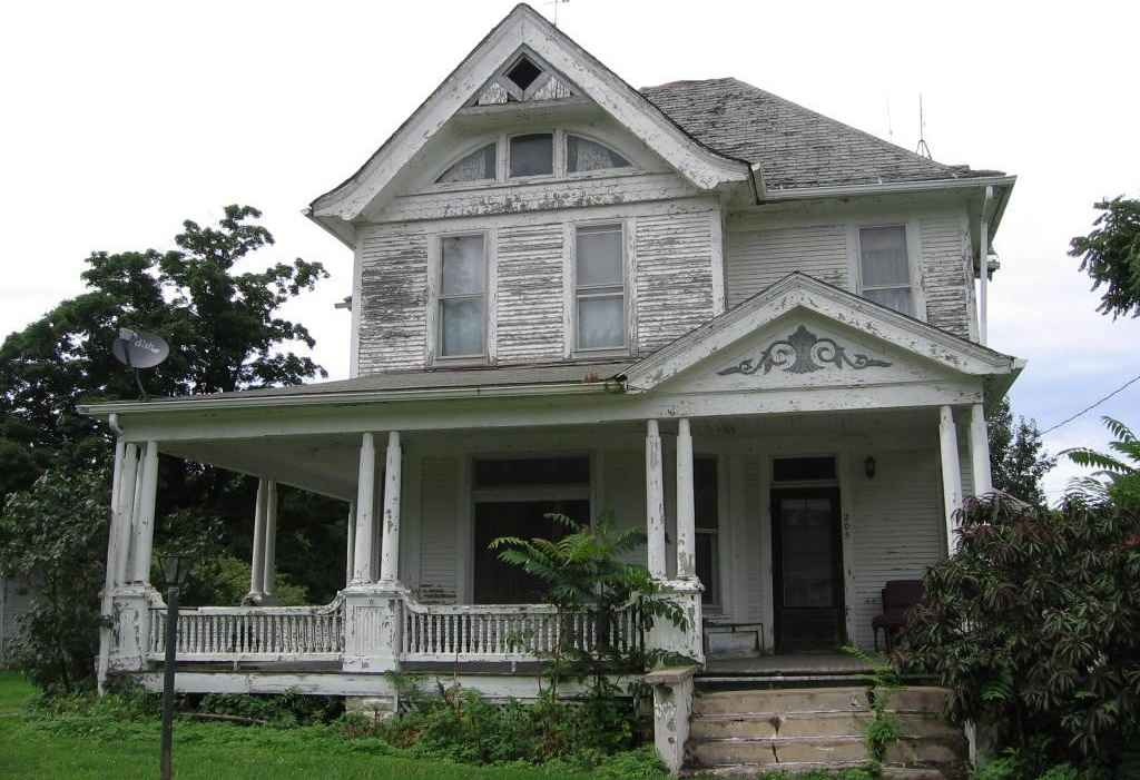 1906 Plymouth, IL Old House Dreams