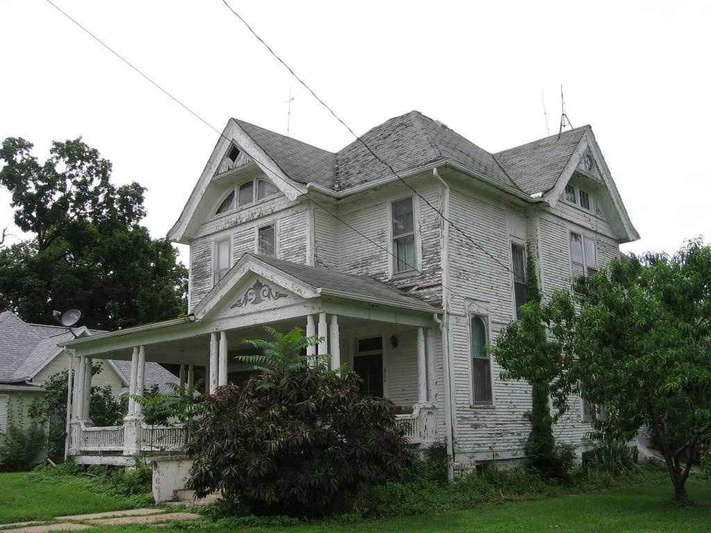 1906 Plymouth, IL Old House Dreams
