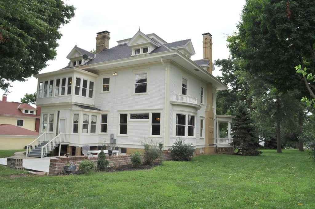 1904 Classical Revival Maryville, MO F. Barber) Old House