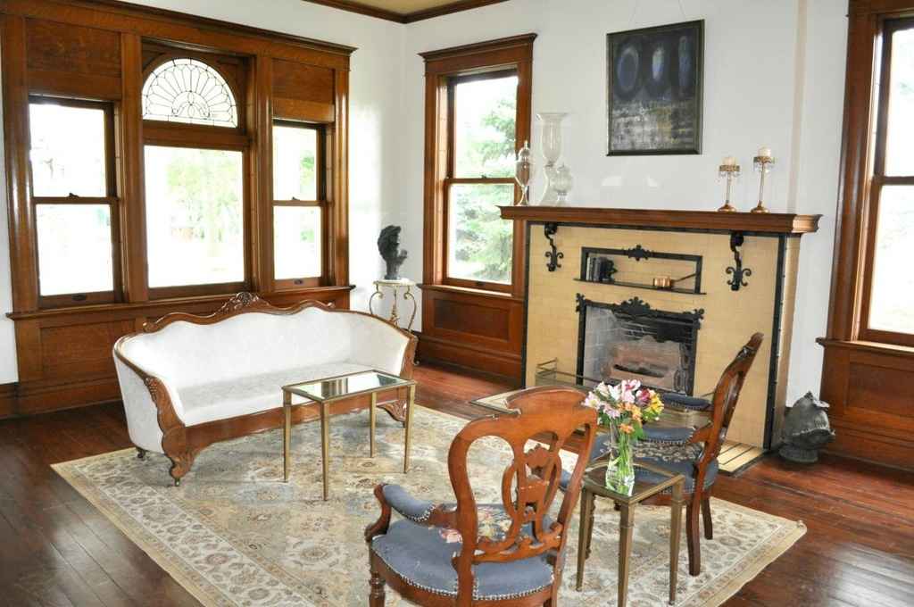 1904 Classical Revival Maryville, MO F. Barber) Old House