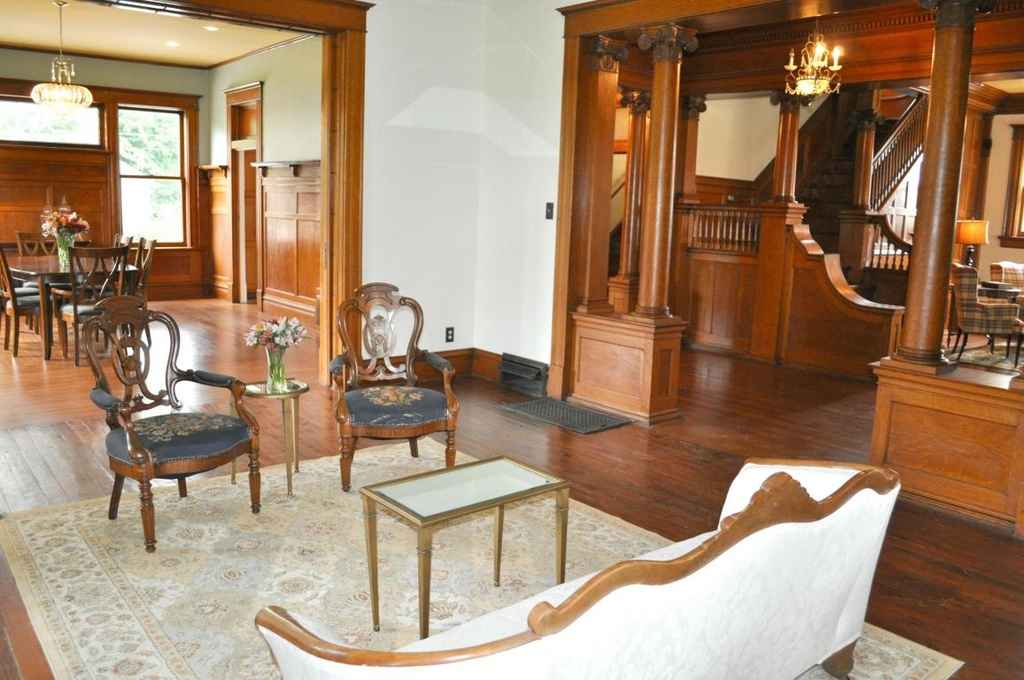 1904 Classical Revival Maryville, MO F. Barber) Old House