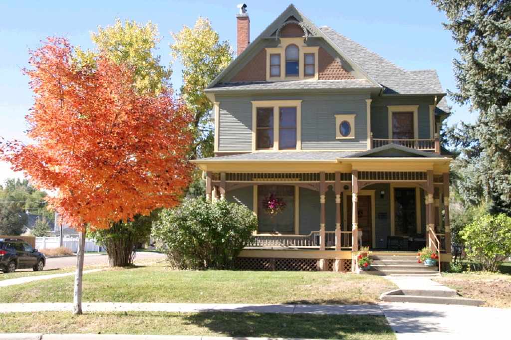 1898 Queen Anne Sheridan, WY Old House Dreams