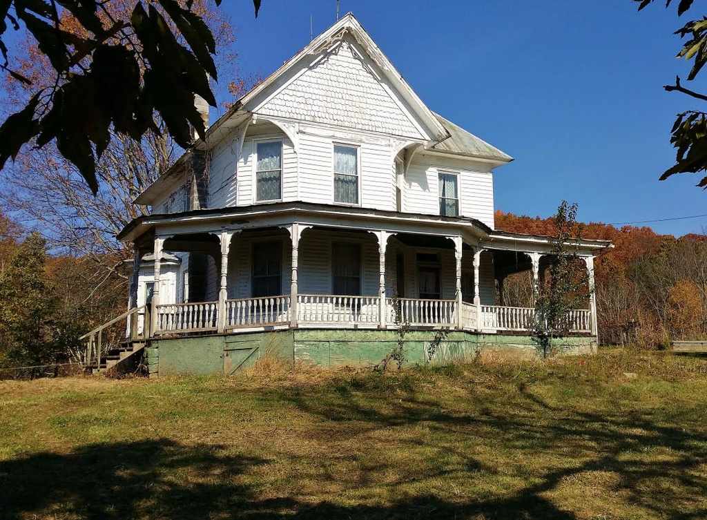 c. 1895 Queen Anne Peterstown, WV Old House Dreams