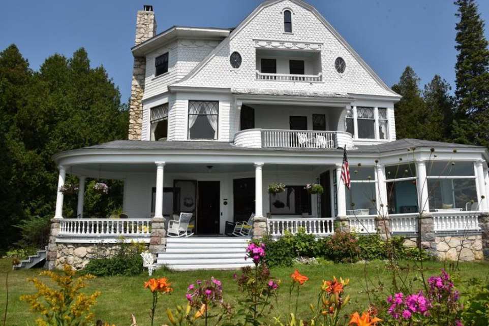 1888 Shingle Victorian Mackinac Island Mi 2 750 000 Old House Dreams Mackinac Island Mi