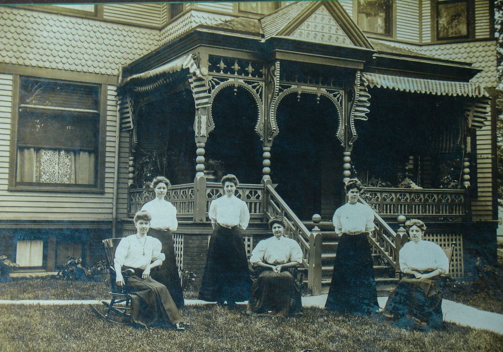 1892 Queen Anne Blue Mound, IL Old House Dreams