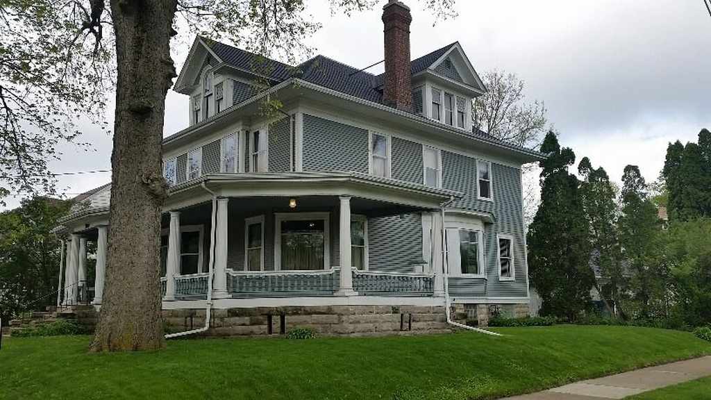 1909 Colonial Revival Waterloo, IA Old House Dreams