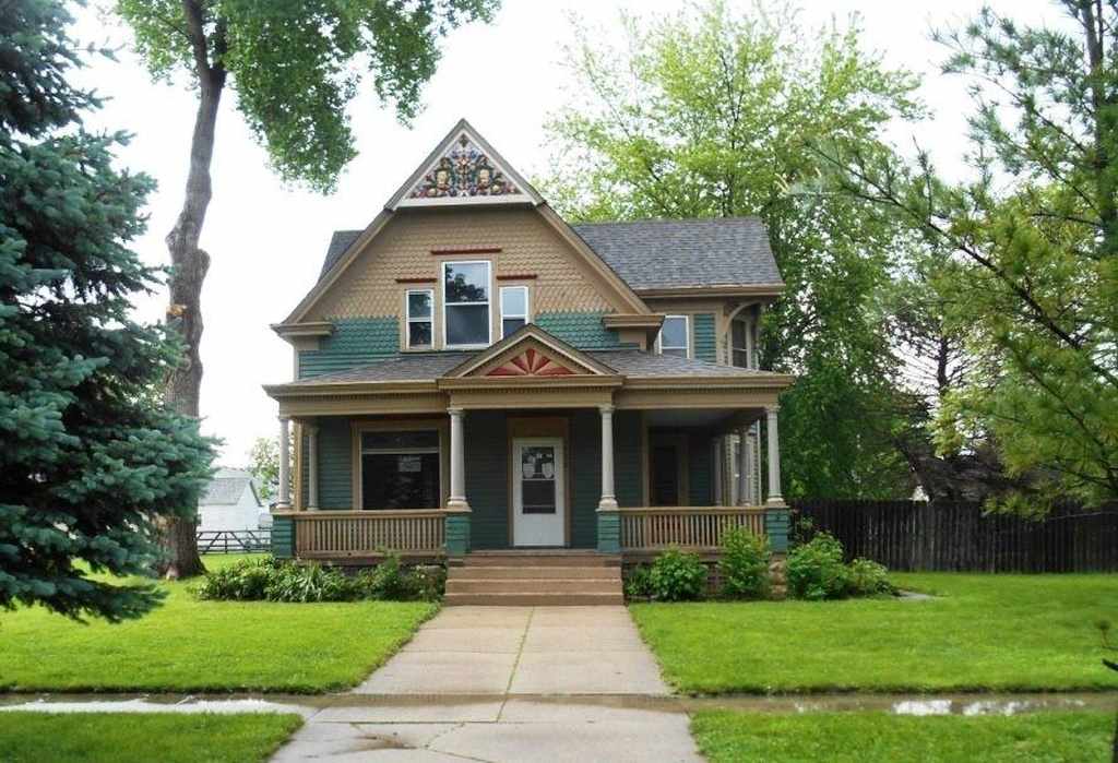 1899 Queen Anne - Weston, NE - Old House Dreams