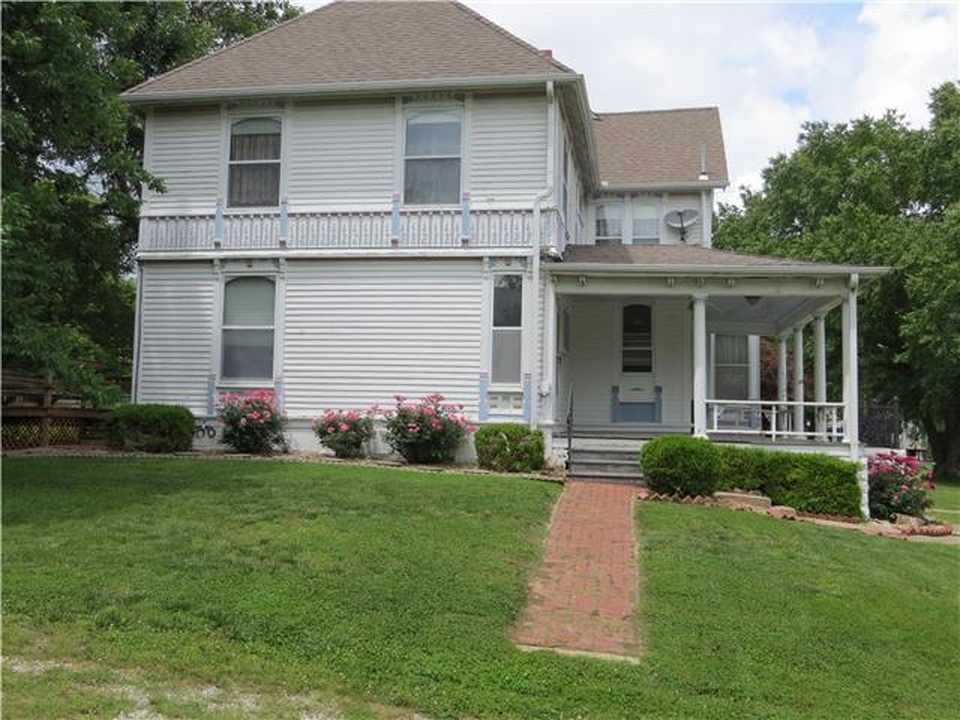 c. 1890 Queen Anne Butler, MO Old House Dreams