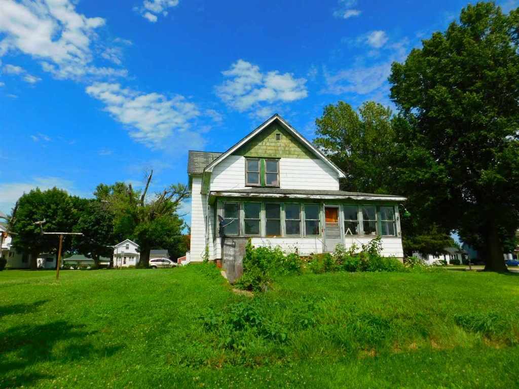 1903 Queen Anne Benton, WI Old House Dreams