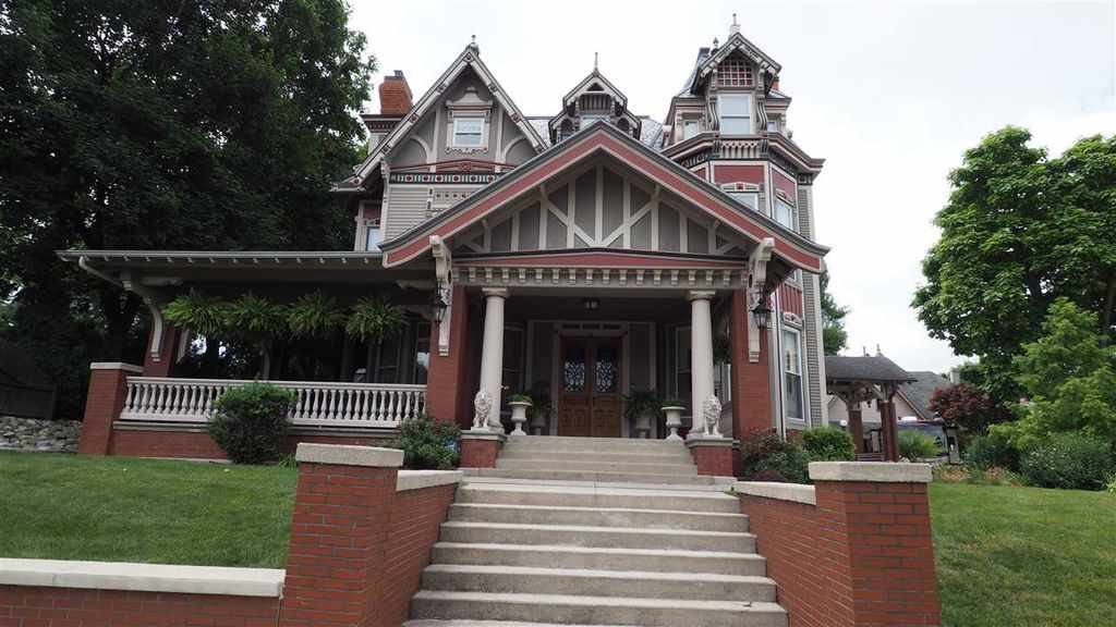 1882 Queen Anne Huntington, IN Old House Dreams