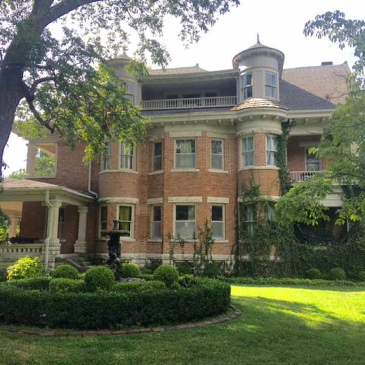 c. 1895 Queen Anne Pittsburg, KS Old House Dreams