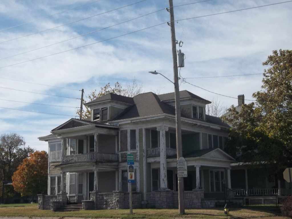 c. 1910 Classical Revival Parsons, KS Old House Dreams
