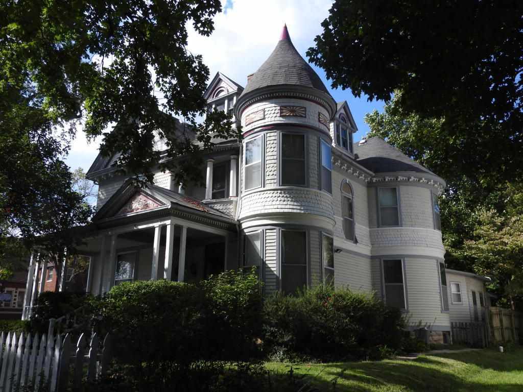 c. 1890 Queen Anne Marshall, MO Old House Dreams