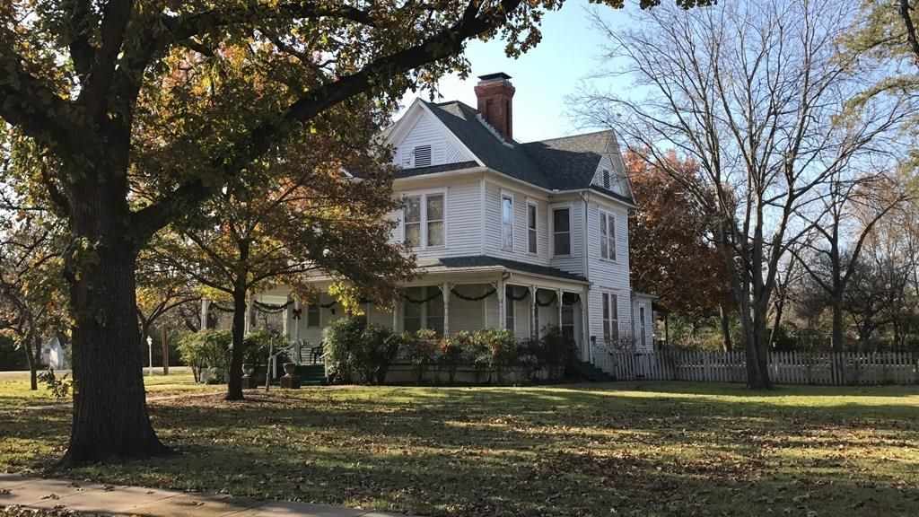 1898 Queen Anne - Forney, TX (George F. Barber) - Old House Dreams