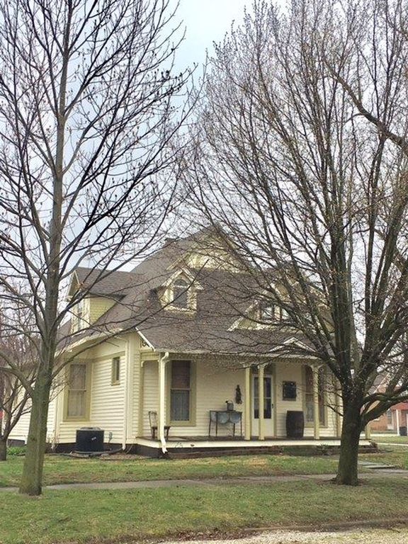 c. 1910 Queen Anne Worthington, IN Old House Dreams