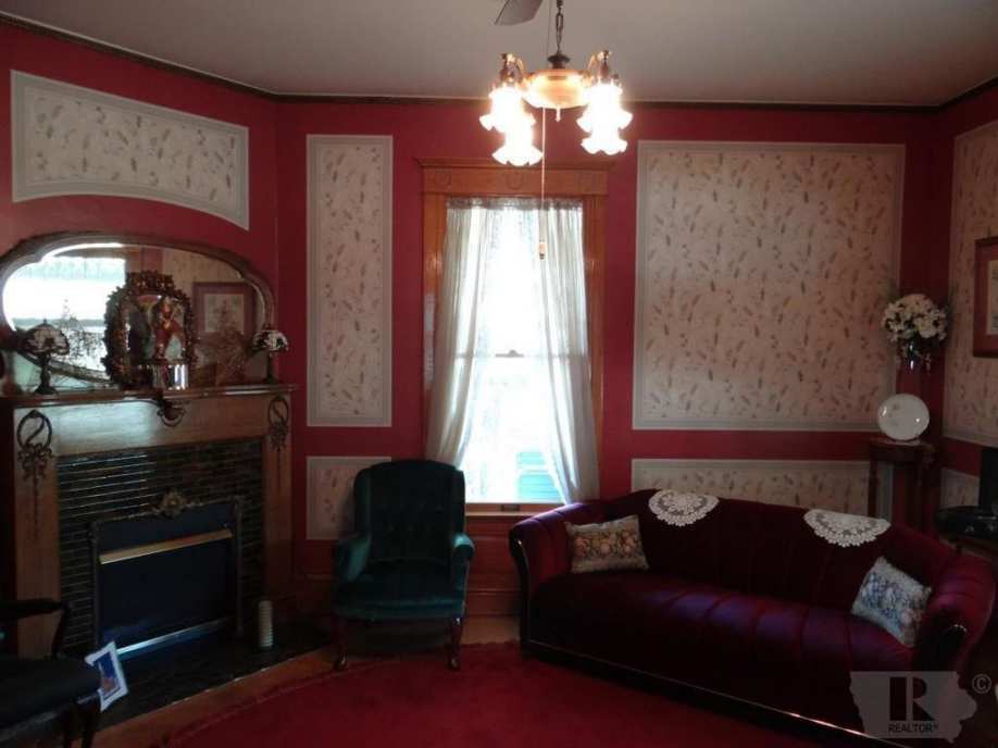 c. 1900 Queen Anne Le Mars, IA Old House Dreams