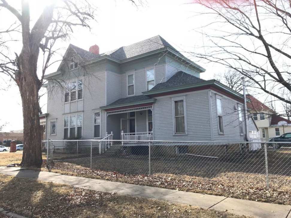 1897 Queen Anne Cherryvale, KS Old House Dreams