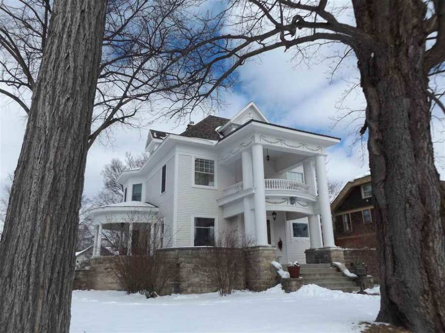 1906 Classical Revival Stevens Point, WI F. Barber) Old