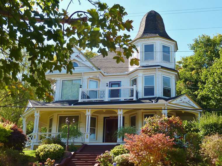 c. 1900 Queen Anne Digby, Nova Scotia, Canada Old House Dreams