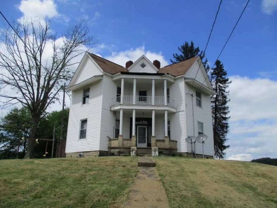 c. 1900 Cameron, WV Old House Dreams