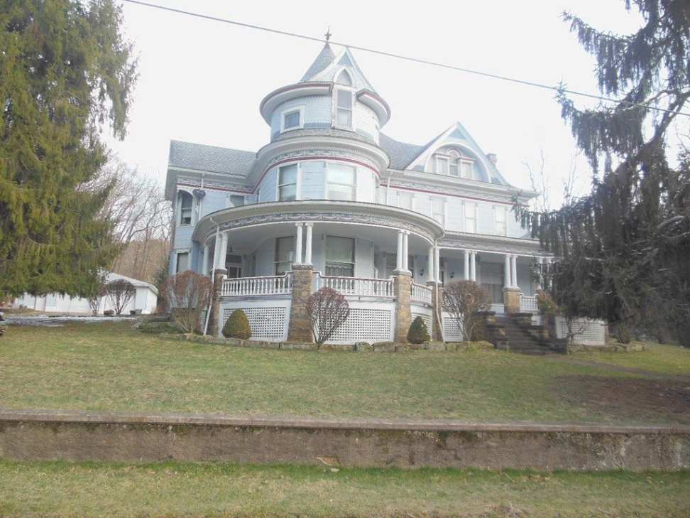 c. 1900 Queen Anne Cameron, WV Old House Dreams
