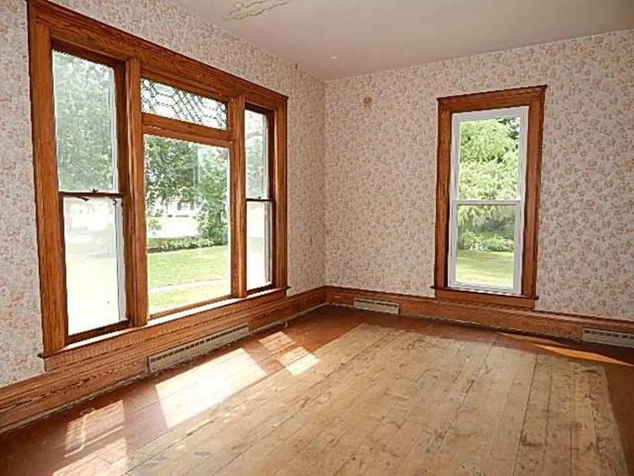 1890 Queen Anne Stuart, IA Old House Dreams