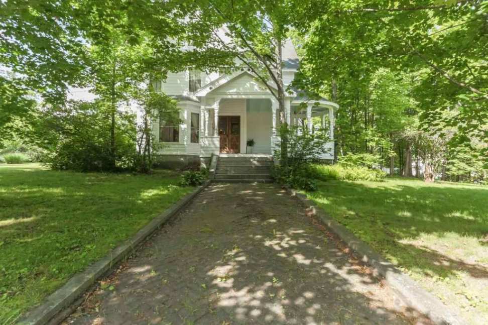 c. 1886 Queen Anne Penacook, NH Old House Dreams