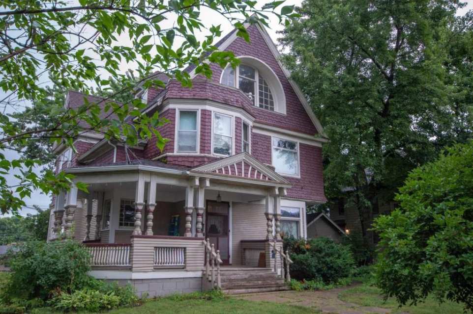 1890 Shingle Victorian/Queen Anne Boone, IA Old House Dreams