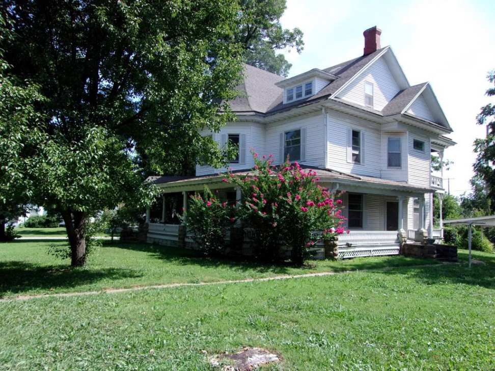 1905 Queen Anne Independence, KS Old House Dreams