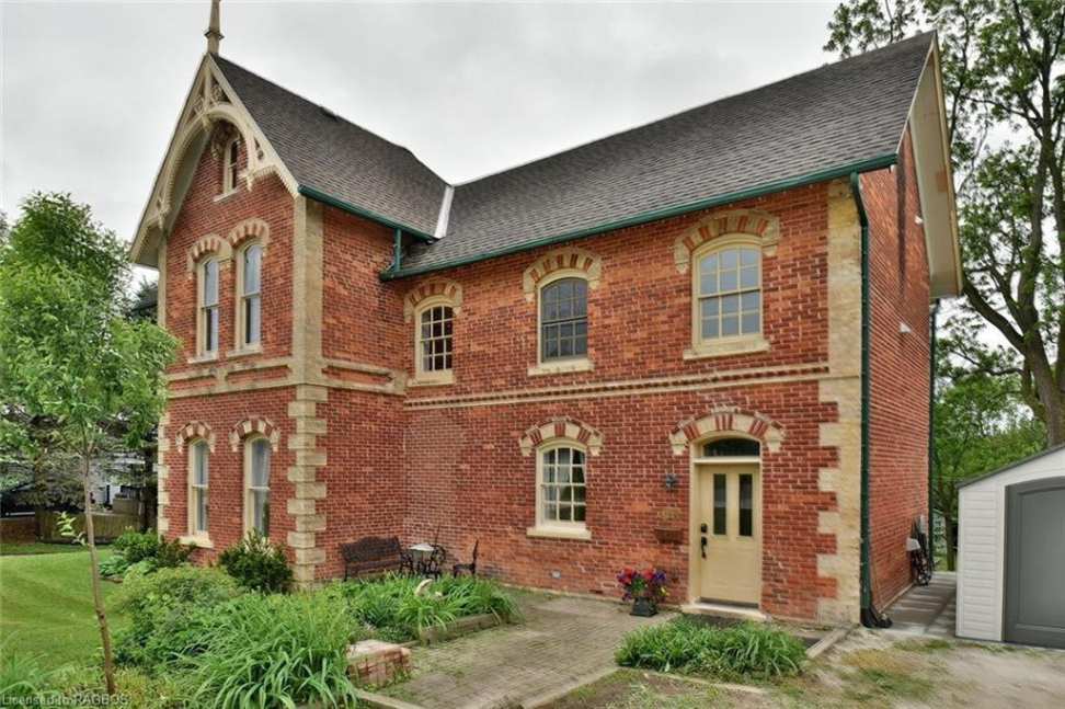 c. 1870 Tara, Ontario, Canada Old House Dreams