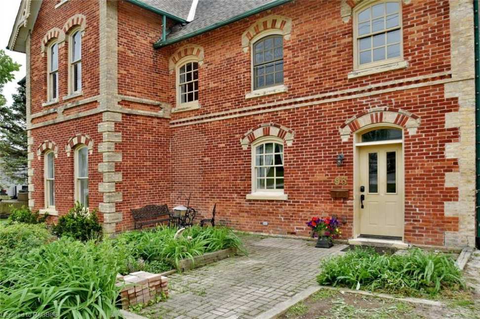 c. 1870 Tara, Ontario, Canada Old House Dreams