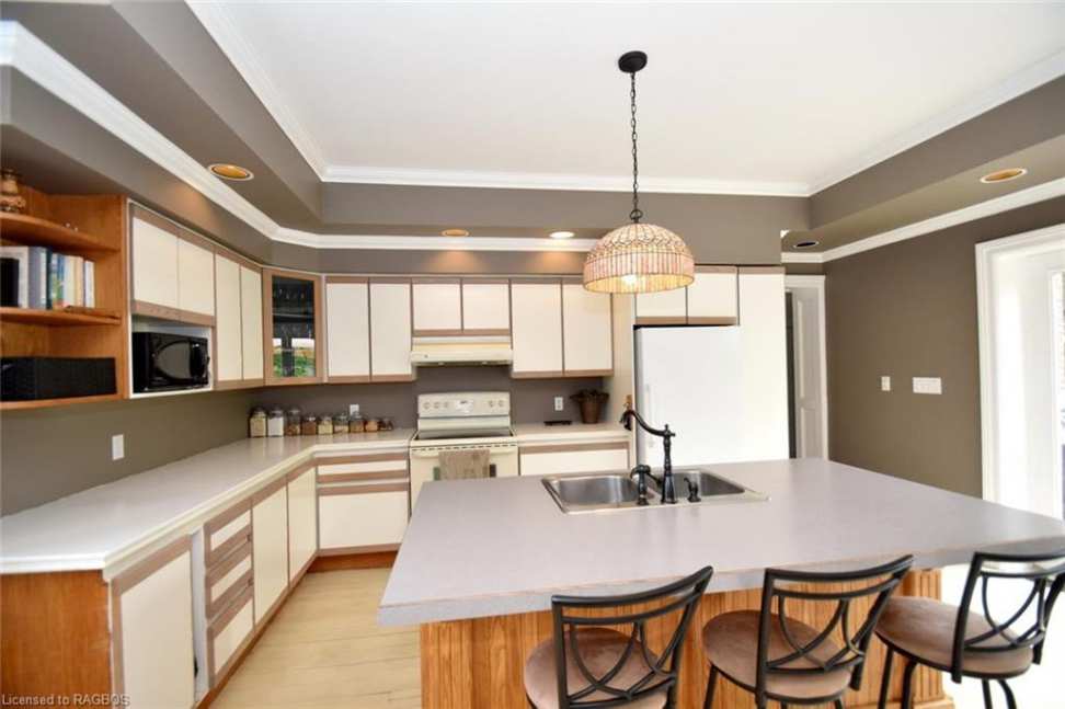 c. 1870 Tara, Ontario, Canada Old House Dreams