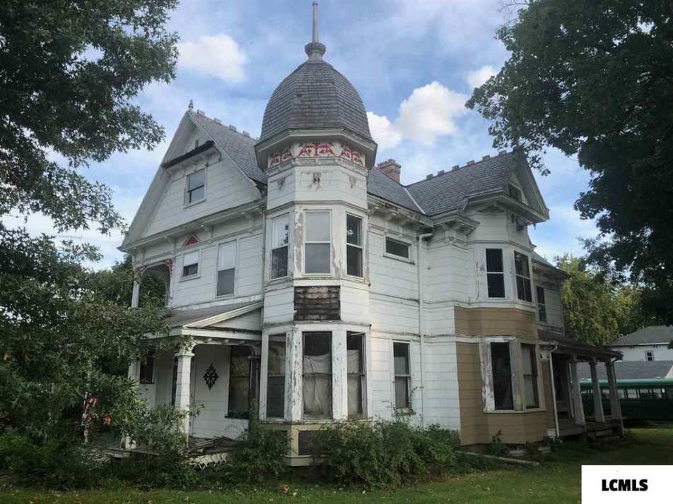 c. 1890 Queen Anne Mount Pulaski, IL Old House Dreams